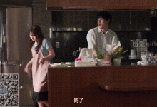 爸爸再婚娶了自己的年轻女秘书,儿子偷偷和自己的后妈搞一起了-解解图解