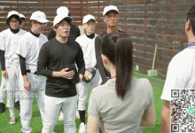 篮球队里的女助理是可爱的双马尾妹子,巨乳身材被男教练给糟蹋了-解解图解