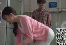 GIF剧情图解2出处,每天扔垃圾都会遇到隔壁的短裙人妻,躁动的心实在是忍不住-解解图解