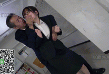 新入职的办公室女员工,穿着肉丝身材诱人,竟然被男上司私下迷药猥亵-解解图解