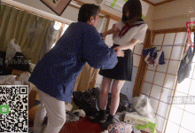 GIF剧情图解3出处,独居的猥琐大叔老光棍,看到制服美少女太饥渴了-解解图解